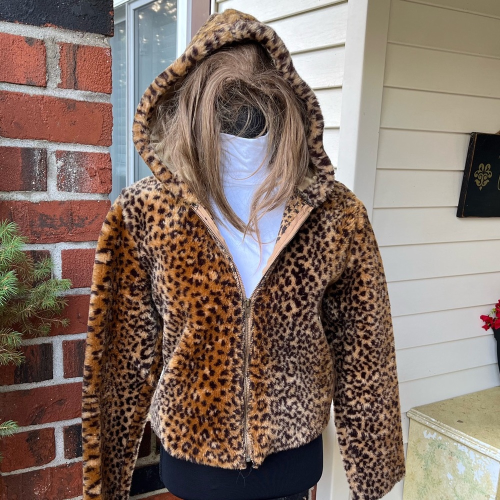 Leopard Print Faux Fur hoodie coat …thick but not bulky….. vintage